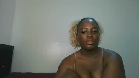 avian_babe1 online show from 07/22/26, 10:18