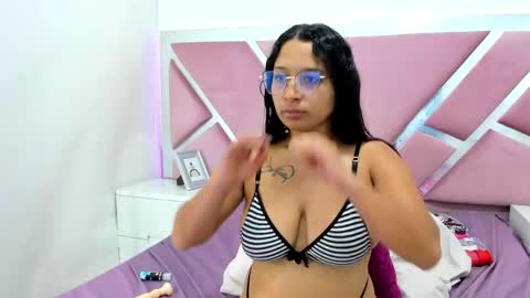 Hot Avie online show from 04/21/26, 01:42