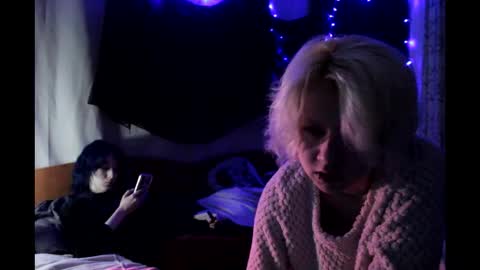 Snapshot of avny_loki chatting on 10/10/25, 02:54 Avny online show from 10/10/25, 02:54