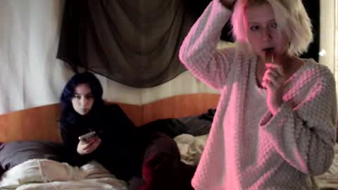 Snapshot of avny_loki chatting on 10/11/25, 08:02 Avny online show from 10/11/25, 08:02