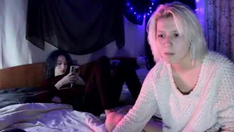 Snapshot of avny_loki chatting on 10/27/25, 12:04 Avny online show from 10/27/25, 12:04