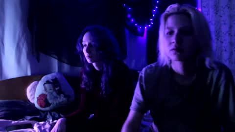 Snapshot of avny_loki chatting on 10/31/25, 02:34 Avny online show from 10/31/25, 02:34