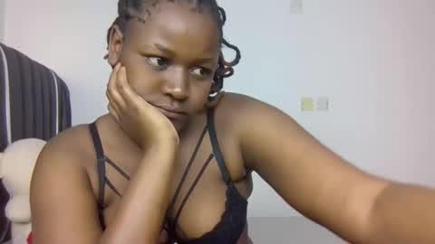 Avril online show from 02/01/26, 07:51