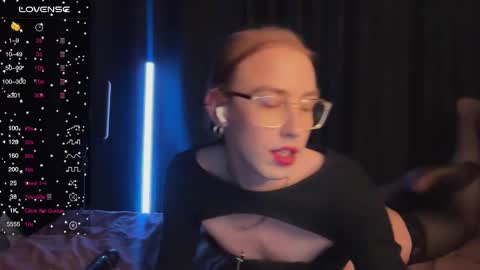 avril_pearly_ online show from 03/06/25, 08:27