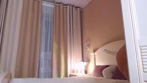 Avrora Inst online show from 10/13/25, 10:32