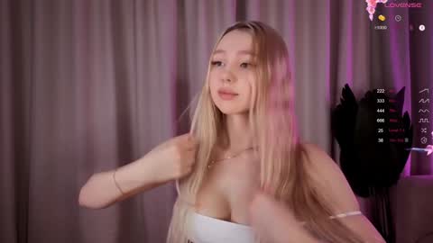 Avrora online show from 12/01/25, 04:23