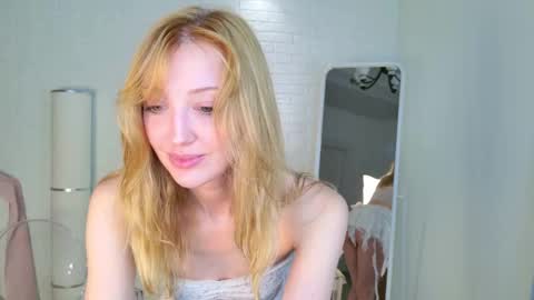 Snapshot of aweryuwu chatting on 10/28/25, 06:50 aweryuwu online show from 10/28/25, 06:50