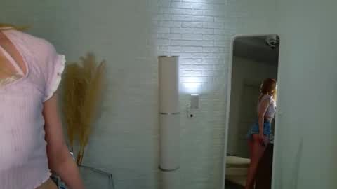 Snapshot of aweryuwu chatting on 10/29/25, 06:59 aweryuwu online show from 10/29/25, 06:59