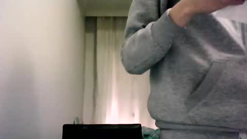 Snapshot of awesenheit chatting on 12/31/24, 01:19 awesenheit online show from 12/31/24, 01:19