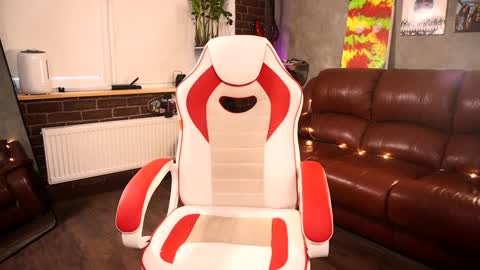 Snapshot of awondrr chatting on 01/25/25, 10:51 Alice online show from 01/25/25, 10:51