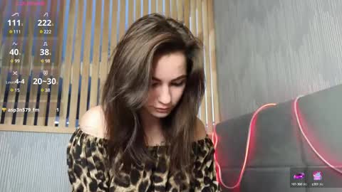 Snapshot of aww_burn chatting on 02/12/25, 04:12 Tris online show from 02/12/25, 04:12