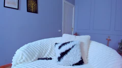 Ella online show from 04/25/26, 04:15