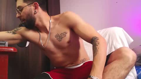 Independiente Model online show from 11/02/25, 12:51