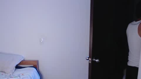 axel davis  online show from 10/08/25, 03:04