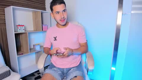 axel_grey_ online show from 09/13/25, 12:05