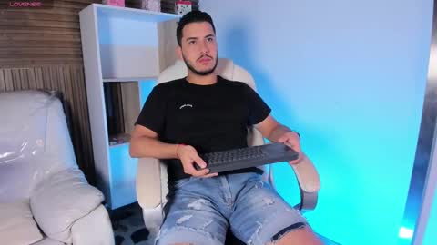 axel_grey_ online show from 10/08/25, 12:14