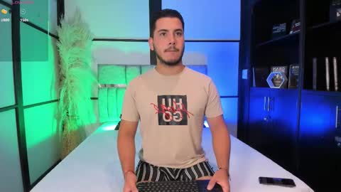 axel_grey_ online show from 12/22/25, 12:24