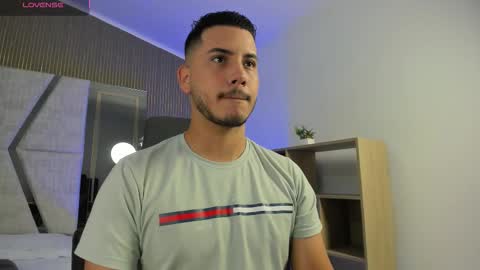 axel_grey_ online show from 01/10/26, 12:29