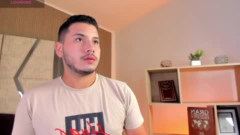 axel_grey_ online show from 04/10/26, 12:43