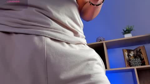 axel_grey_ online show from 04/19/26, 12:37