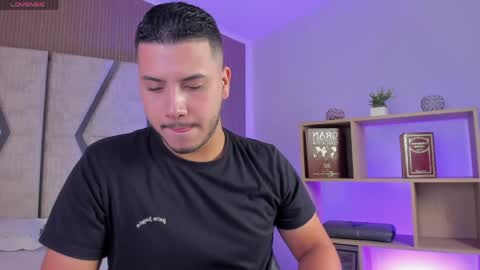 axel_grey_ online show from 04/22/26, 12:39