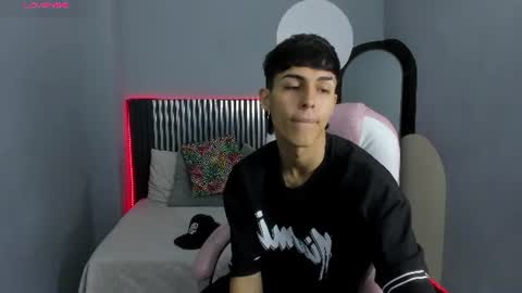 Snapshot of axel_mendoza_ chatting on 06/23/26, 08:18 A X E L online show from 06/23/26, 08:18