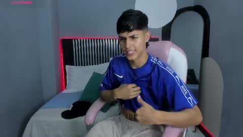 Snapshot of axel_mendoza_ chatting on 06/26/26, 08:24 A X E L online show from 06/26/26, 08:24