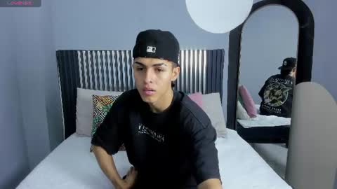 Snapshot of axel_mendoza_ chatting on 07/04/26, 07:53 A X E L online show from 07/04/26, 07:53