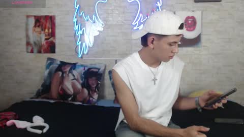 axel_milo_and_kairo online show from 11/12/25, 08:19