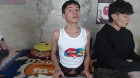 axel_milo_and_kairo online show from 11/25/25, 09:26