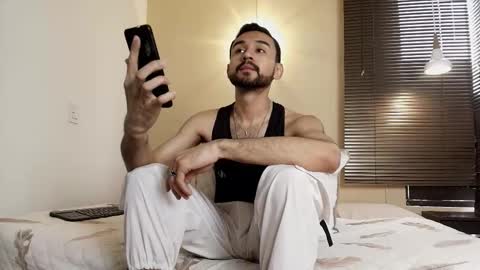 Axel Moon online show from 11/05/25, 07:58