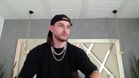Axel  online show from 07/08/26, 12:20