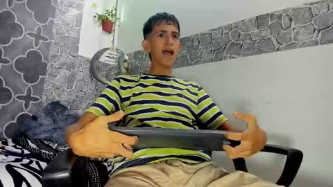 axel_strongx18 online show from 02/08/26, 01:36