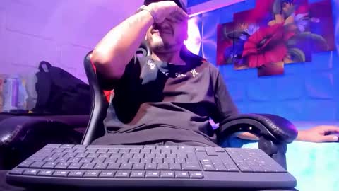 Axell Cross2 online show from 10/22/25, 02:01