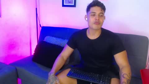 Snapshot of axell_dior chatting on 01/18/25, 02:03 axell online show from 01/18/25, 02:03