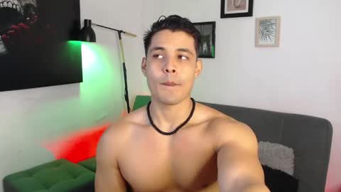 Snapshot of axell_dior chatting on 04/29/26, 01:53 axell online show from 04/29/26, 01:53