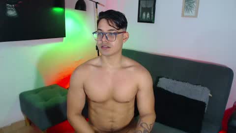Snapshot of axell_dior chatting on 06/23/26, 01:09 axell online show from 06/23/26, 01:09