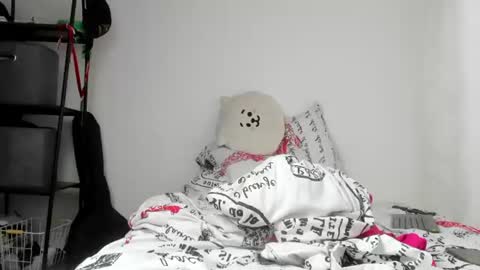 Snapshot of axl_kush_ chatting on 06/17/26, 12:18 Axel Kush online show from 06/17/26, 12:18