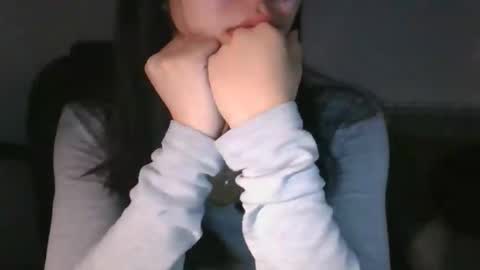 axue online show from 11/26/25, 10:33