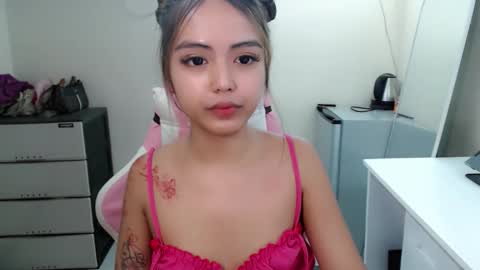 ayalvrs18 online show from 10/02/25, 02:57