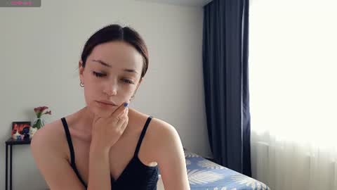 Snapshot of ayehoney chatting on 08/10/26, 03:54 Hailey Wellington online show from 08/10/26, 03:54