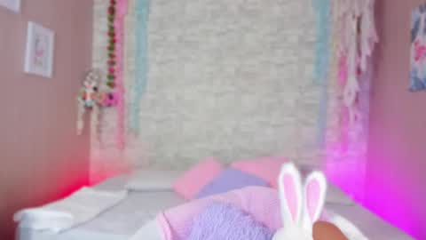 Snapshot of ayla_lux chatting on 05/15/26, 05:25 Ayla online show from 05/15/26, 05:25