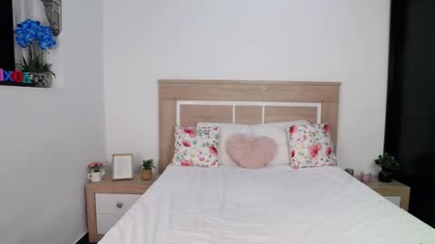 Snapshot of aylin_ross chatting on 09/17/25, 05:25 Aylin Ross online show from 09/17/25, 05:25