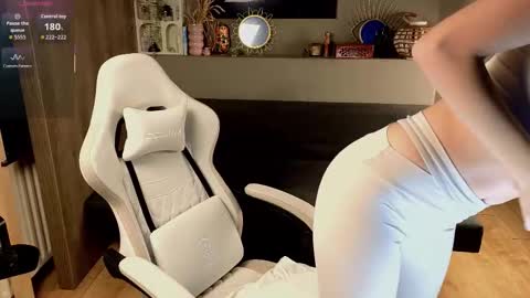 Ayreen Moore online show from 09/18/25, 07:16