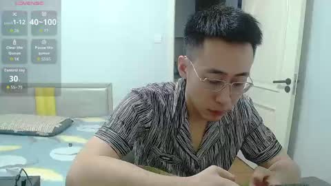 ayyzqh66 online show from 04/28/26, 02:11