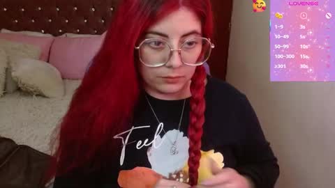 Snapshot of azamy_12 chatting on 01/25/25, 04:02 Amanda online show from 01/25/25, 04:02