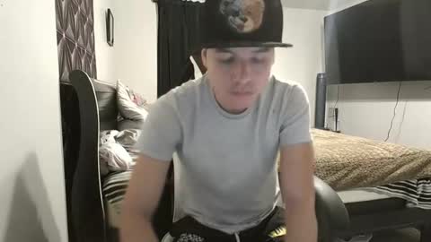 Snapshot of azell19 chatting on 01/19/26, 01:09 azell19 online show from 01/19/26, 01:09