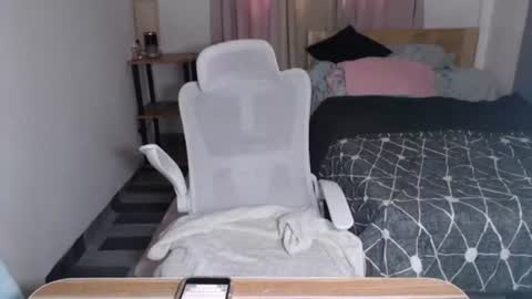 Lina online show from 11/09/25, 03:27