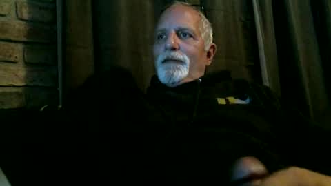 Snapshot of azjohnny chatting on 11/22/25, 02:43 azjohnny online show from 11/22/25, 02:43