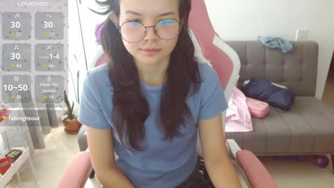 Snapshot of azu_chan chatting on 04/25/26, 03:42 Azu online show from 04/25/26, 03:42